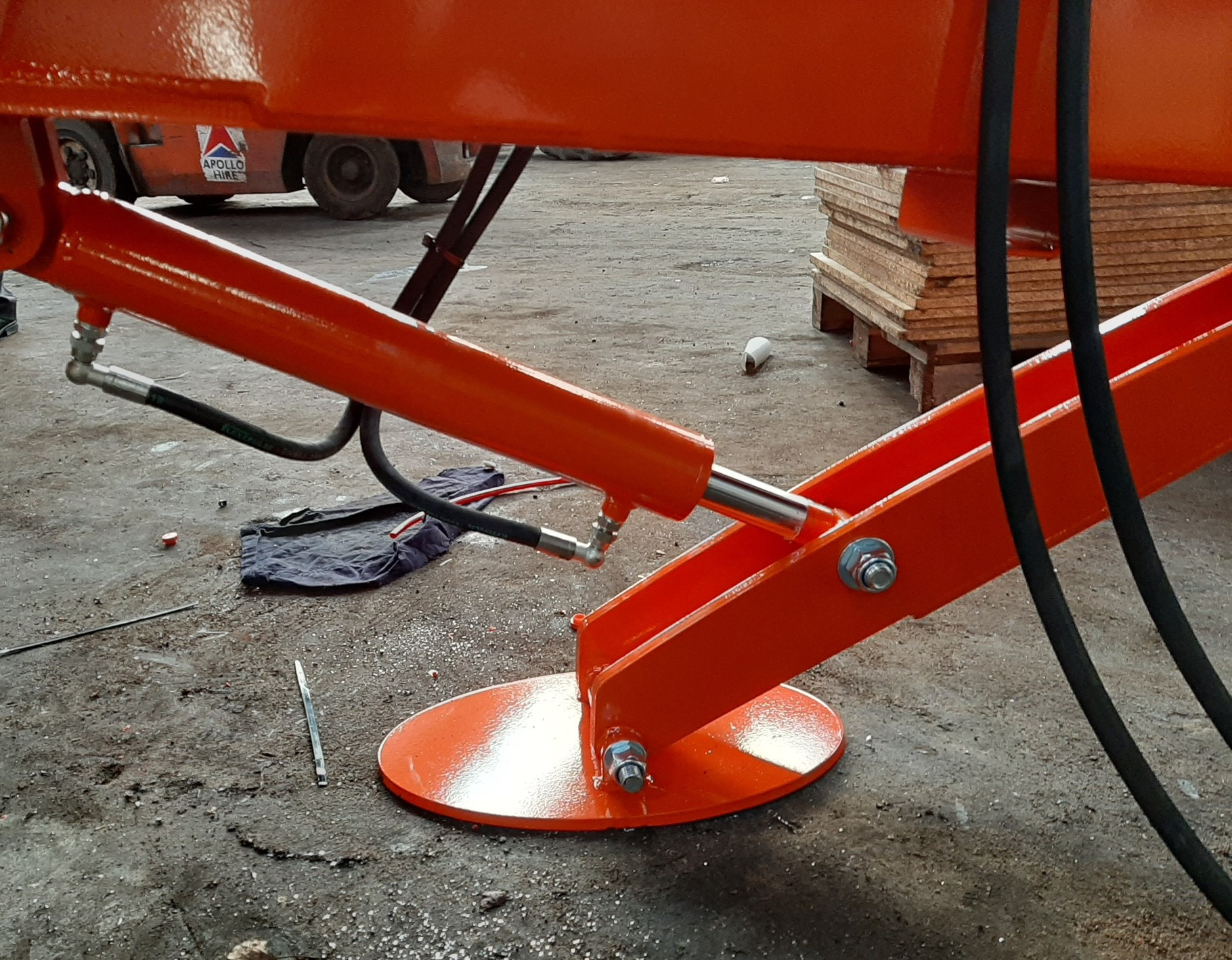 Complete cylinder for a Hook Loader trailer